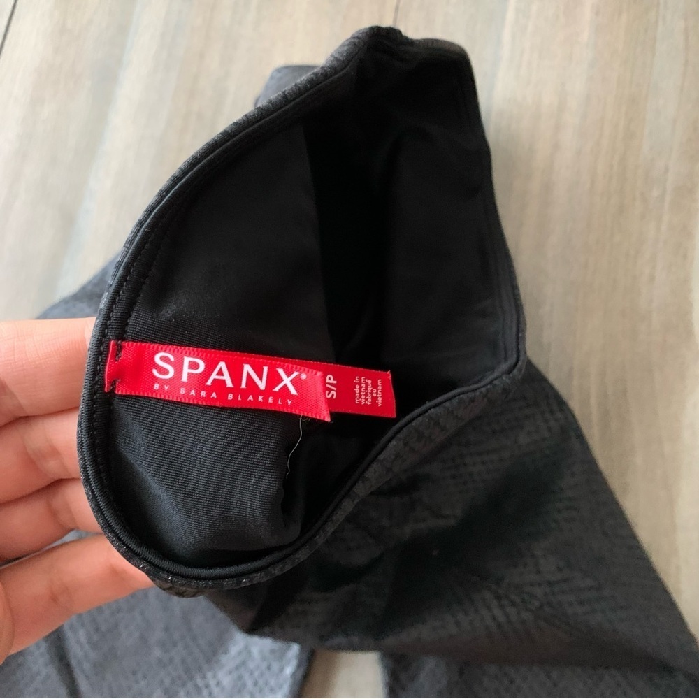 Spanx faux leather high rise biker shorts black size small - Picture 5 of 10